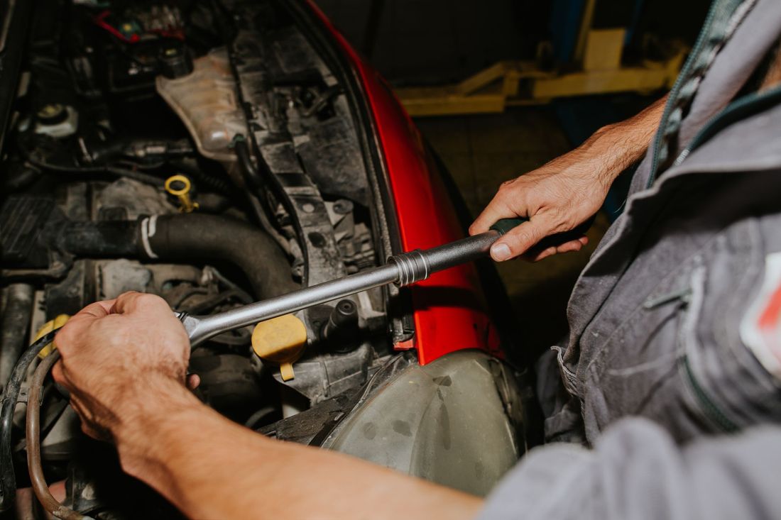 tecnico dell'officina fiat