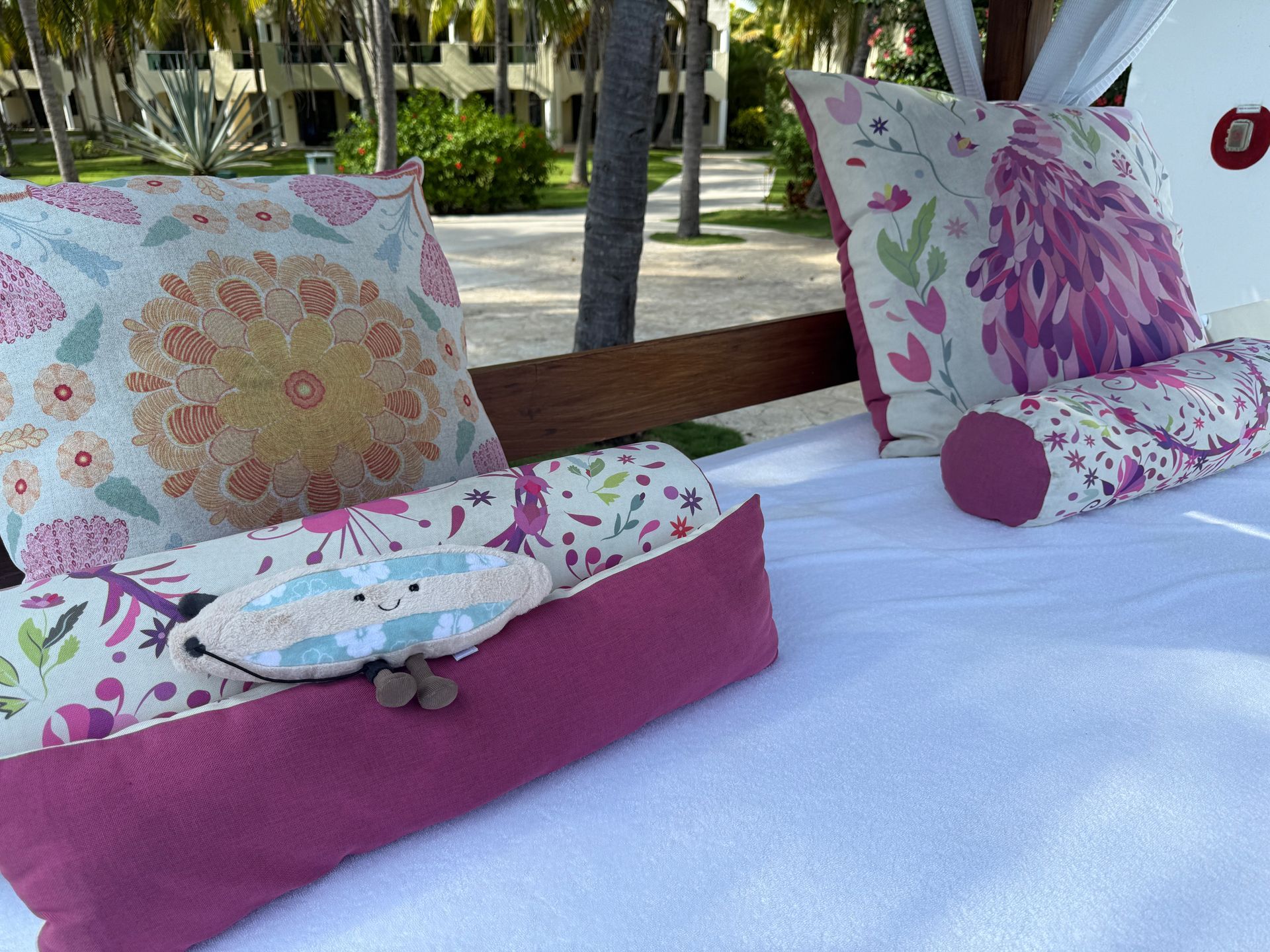Luxurious Bali bed by the ocean in the Riviera Maya, perfect for beachfront relaxation.