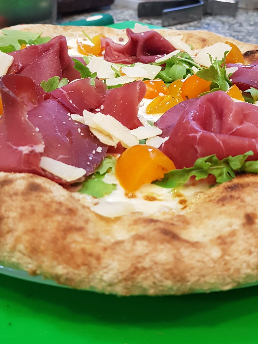 pizza con rucola e bresaola