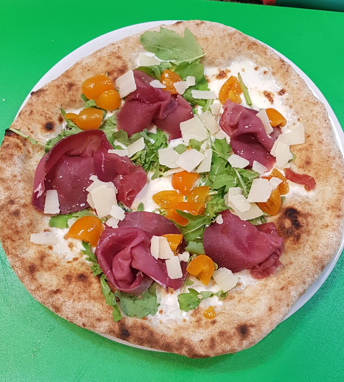 pizza con pomodoroni e bresaola