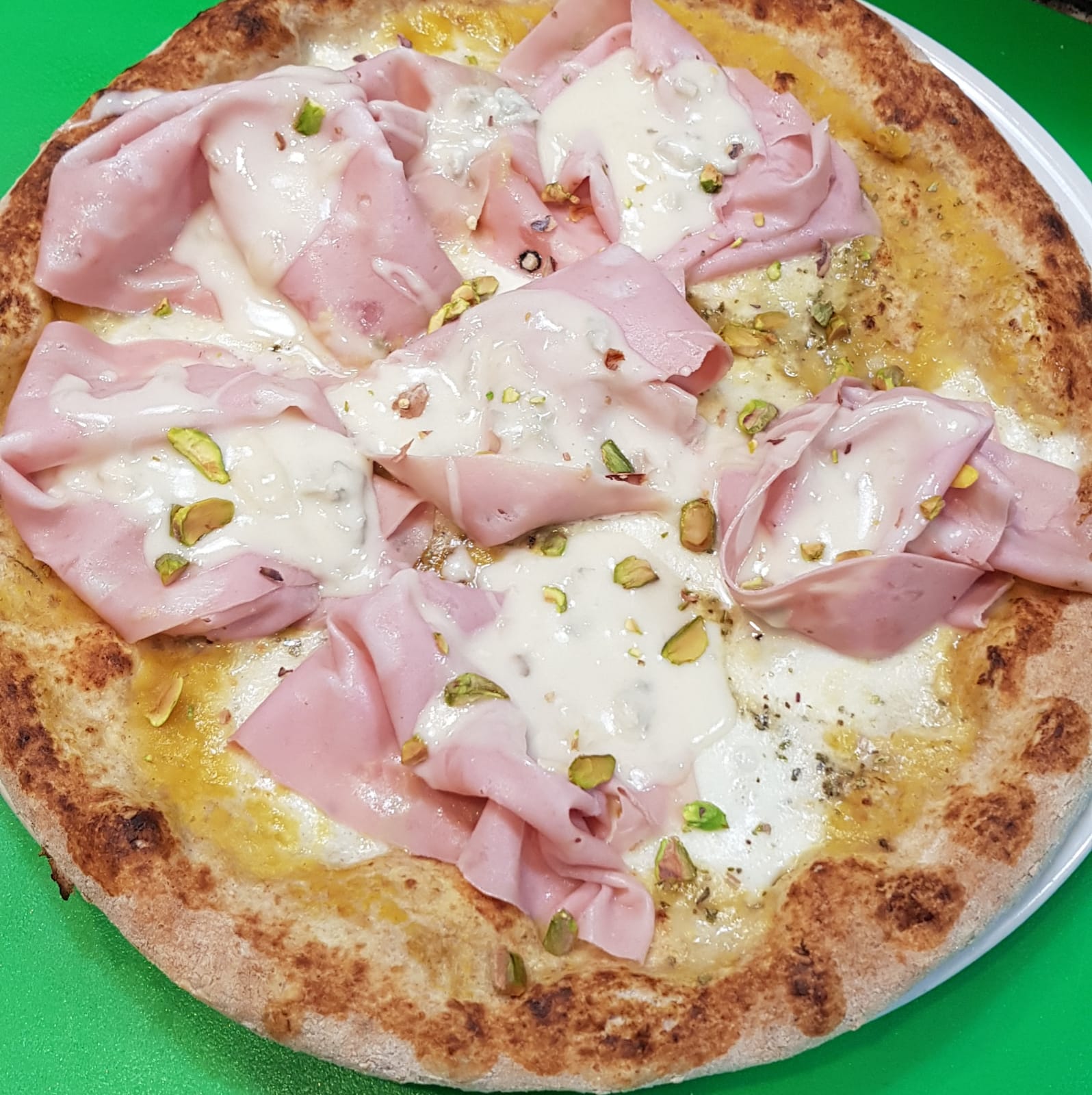 pizza cotto e mozzarella