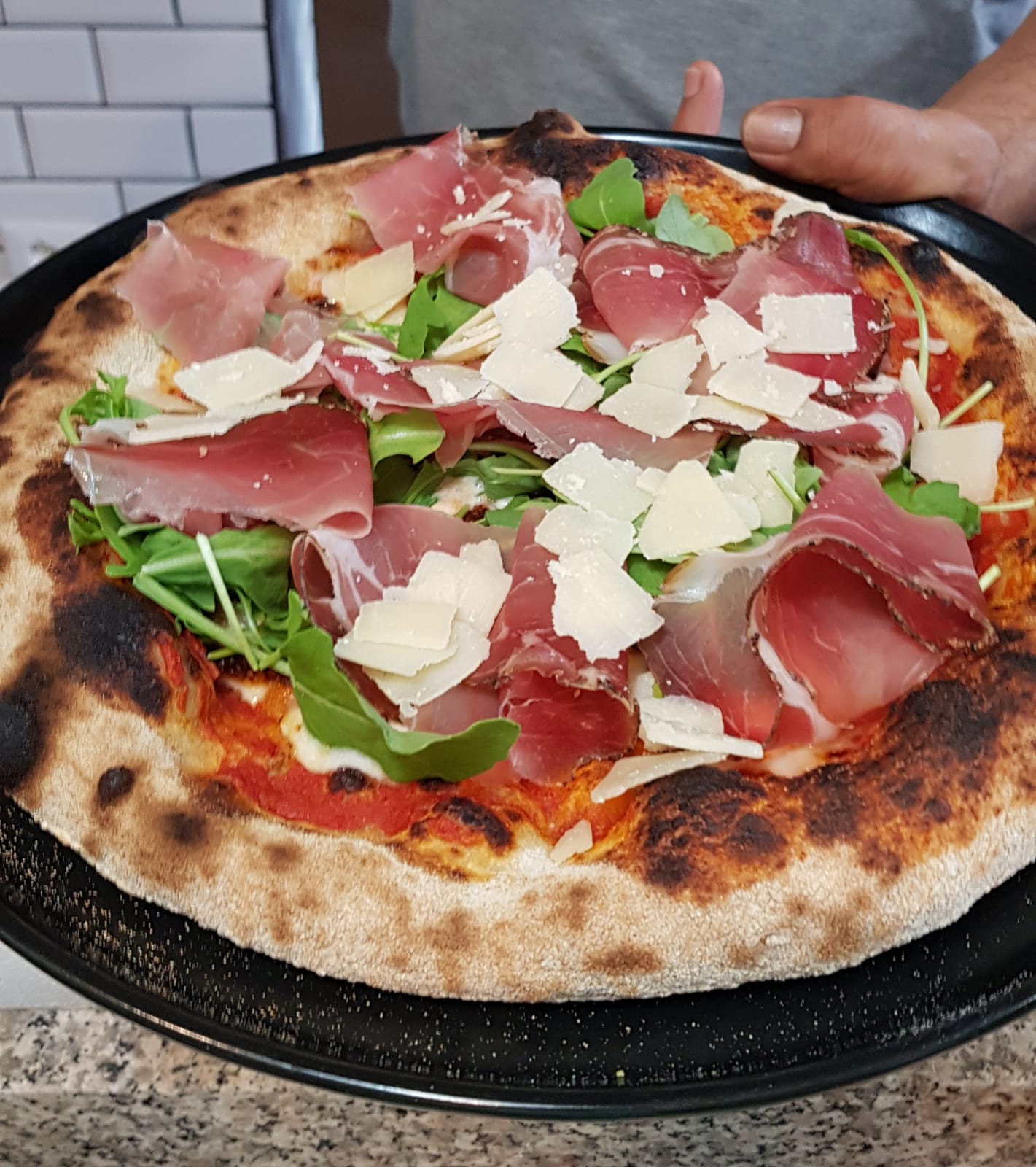 pizza crudo con rucola