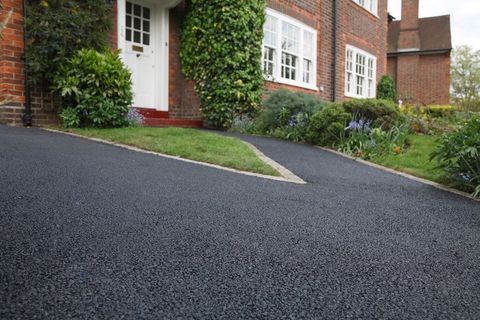 Attractive resin driveways