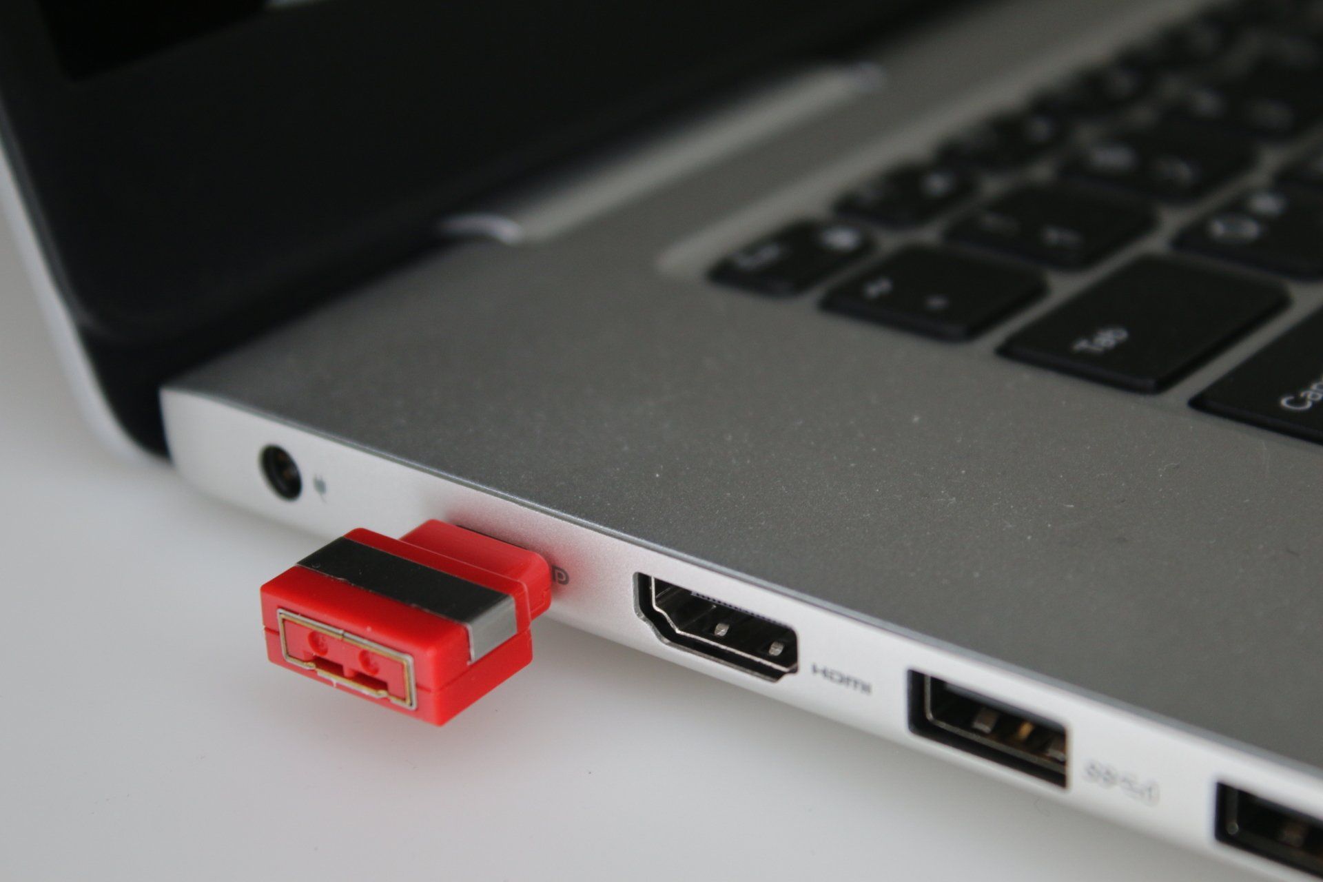 Smart Keeper USB type c port lock