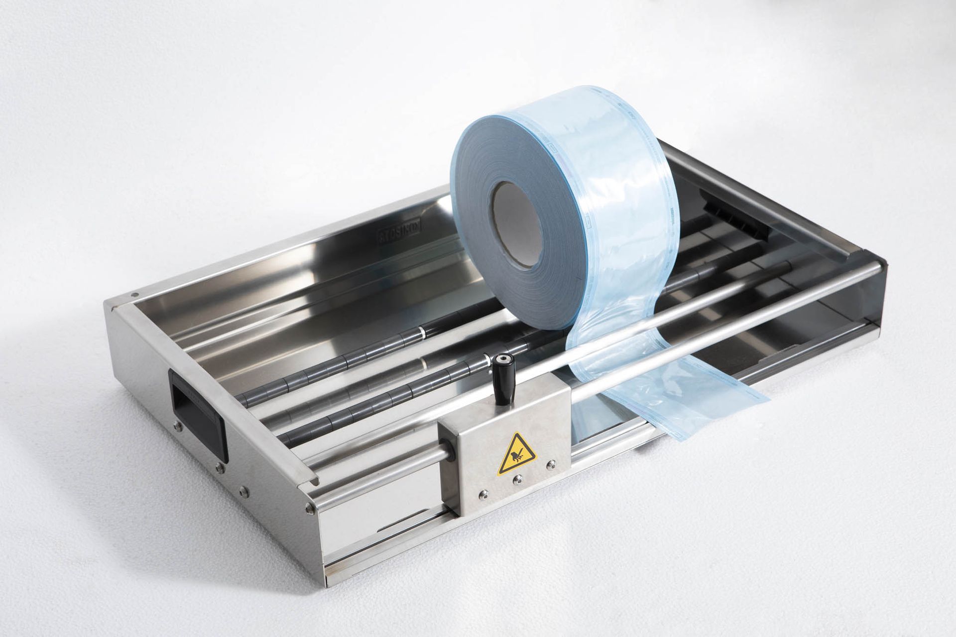 dettaglio cassettiera con adesivo