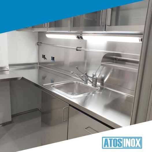 lavello e piano in acciaio inox