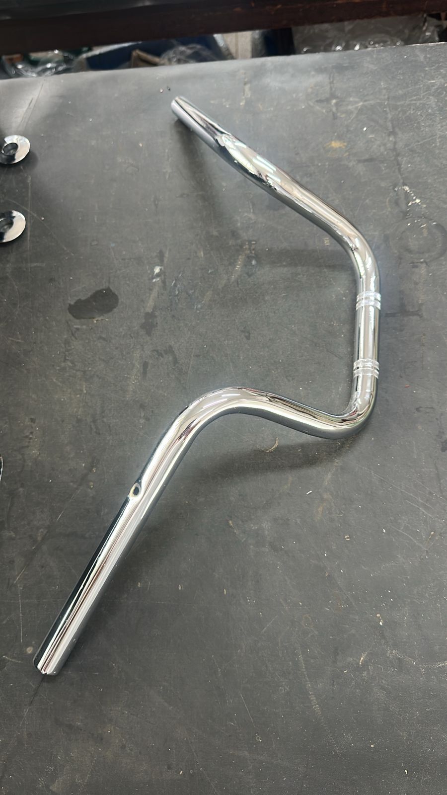 Acabamento de alto brilho em peça automotiva após restauração de metais na Nakahara Nakabara