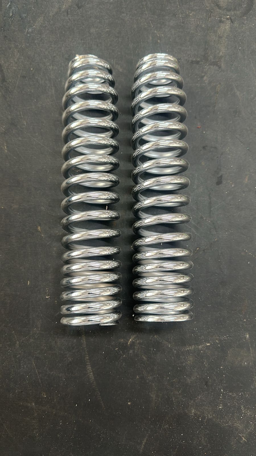 Acabamento de alto brilho em peça automotiva após restauração de metais na Nakahara Nakabara