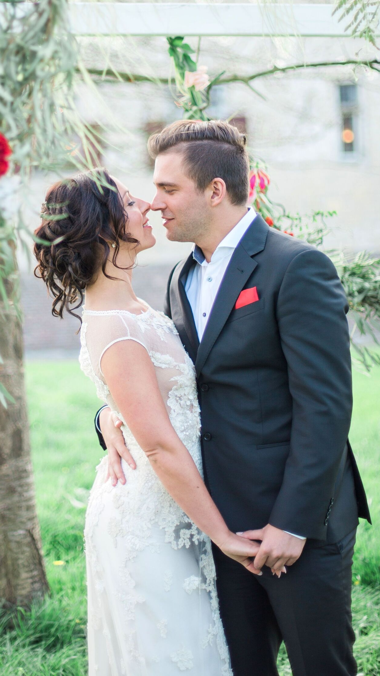 Vintage bruidsstyling met bruidsvisagie op trouwlocatie na wens