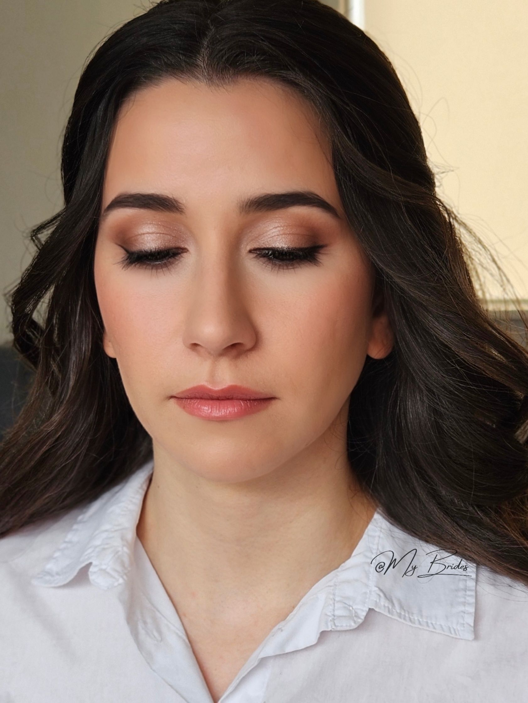 Soft glam bruidsvisagie voor donkere ogen