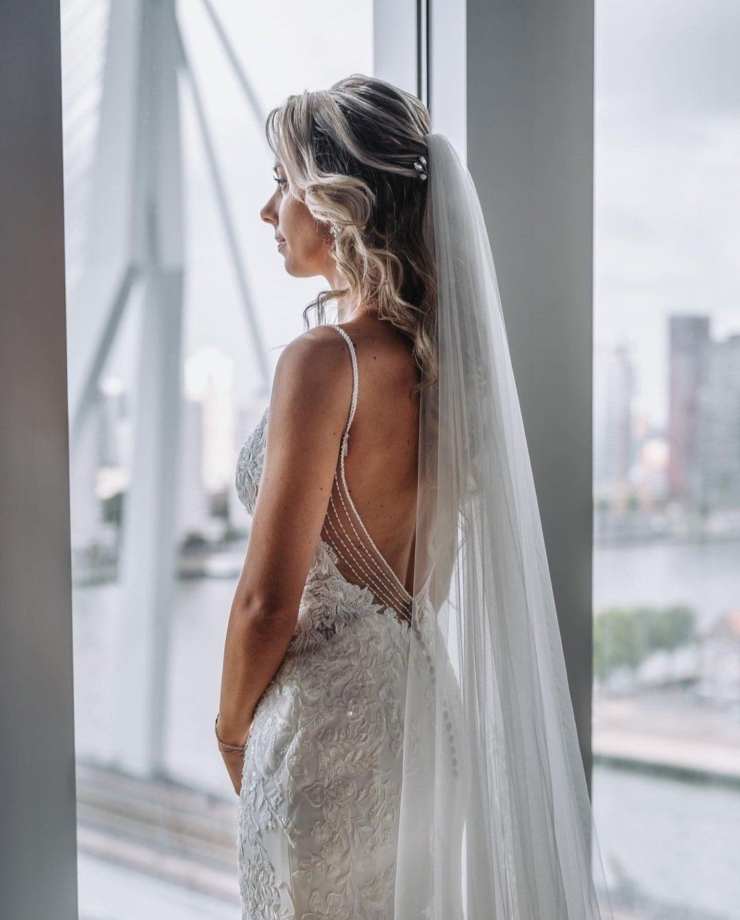 Bruidsstyling op trouwlocatie in Rotterdam