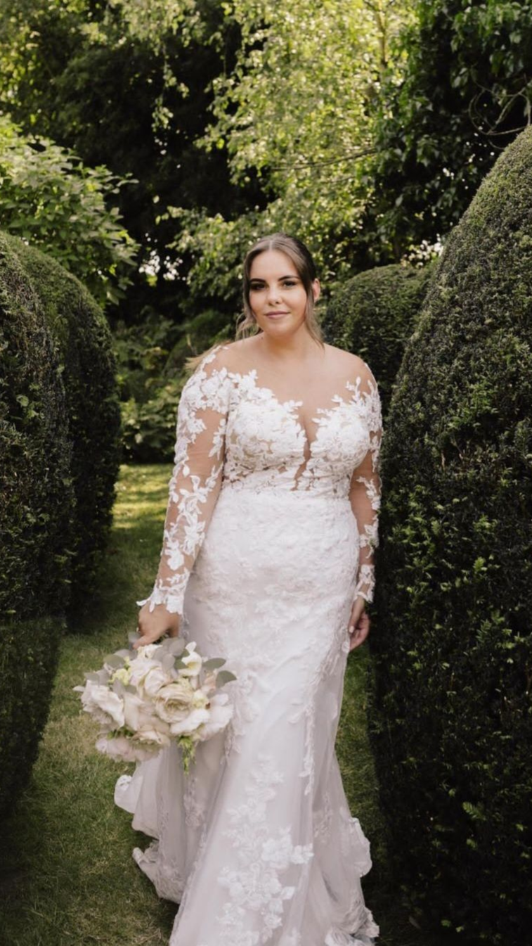 Bruidsstyling in Brabant, bruid in wit met een moderne bruidsslook