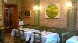 locali decorati del ristorante a mondovì
