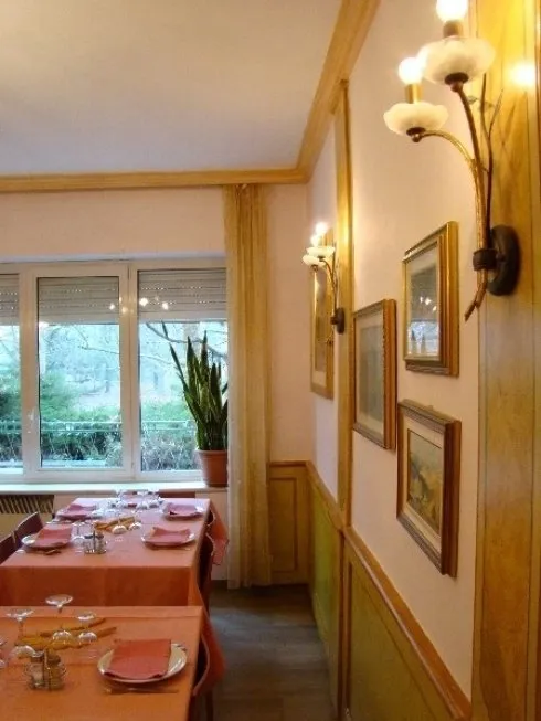 sala interna ristorante a mondovì