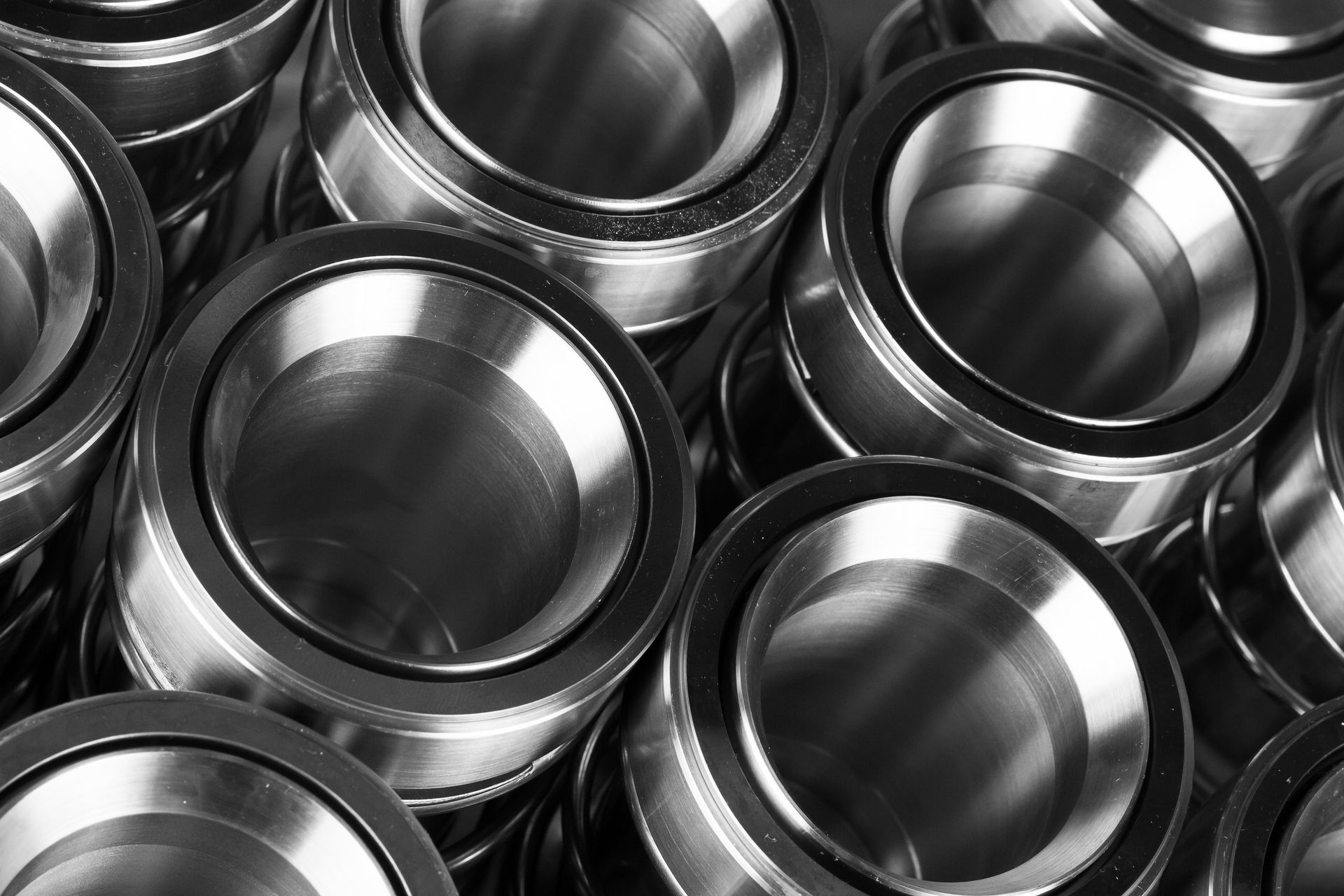 Mechanical seals that prevent liquid leaks. Mechanical seals that prevent liquid leaks.