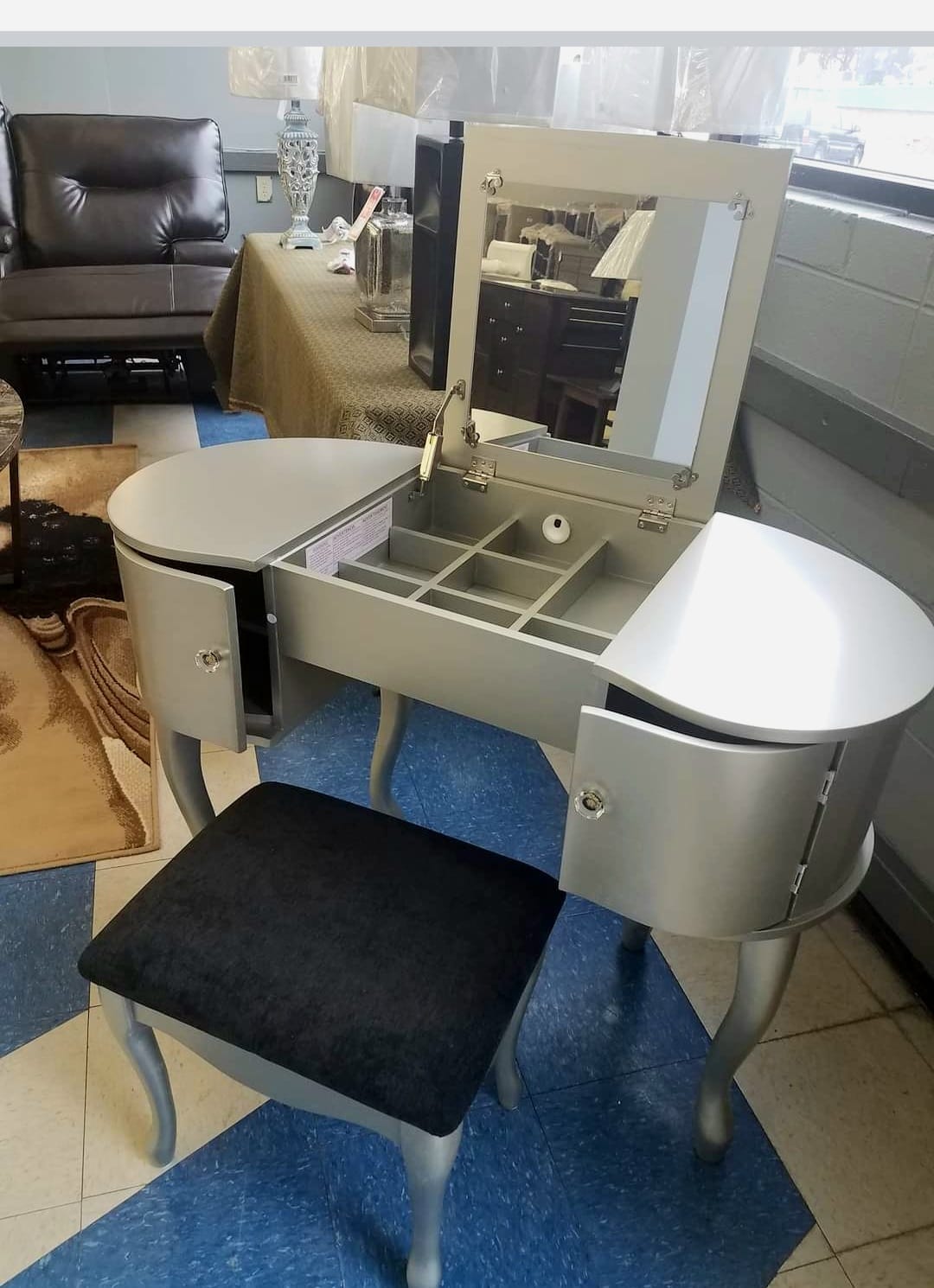 Awesome make up desk with mirror | Eden, NC | Eden Mattress and Furniture