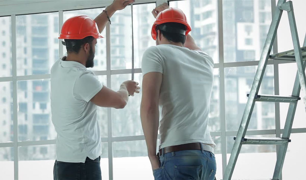 Foto de vidraceiros trabalhando