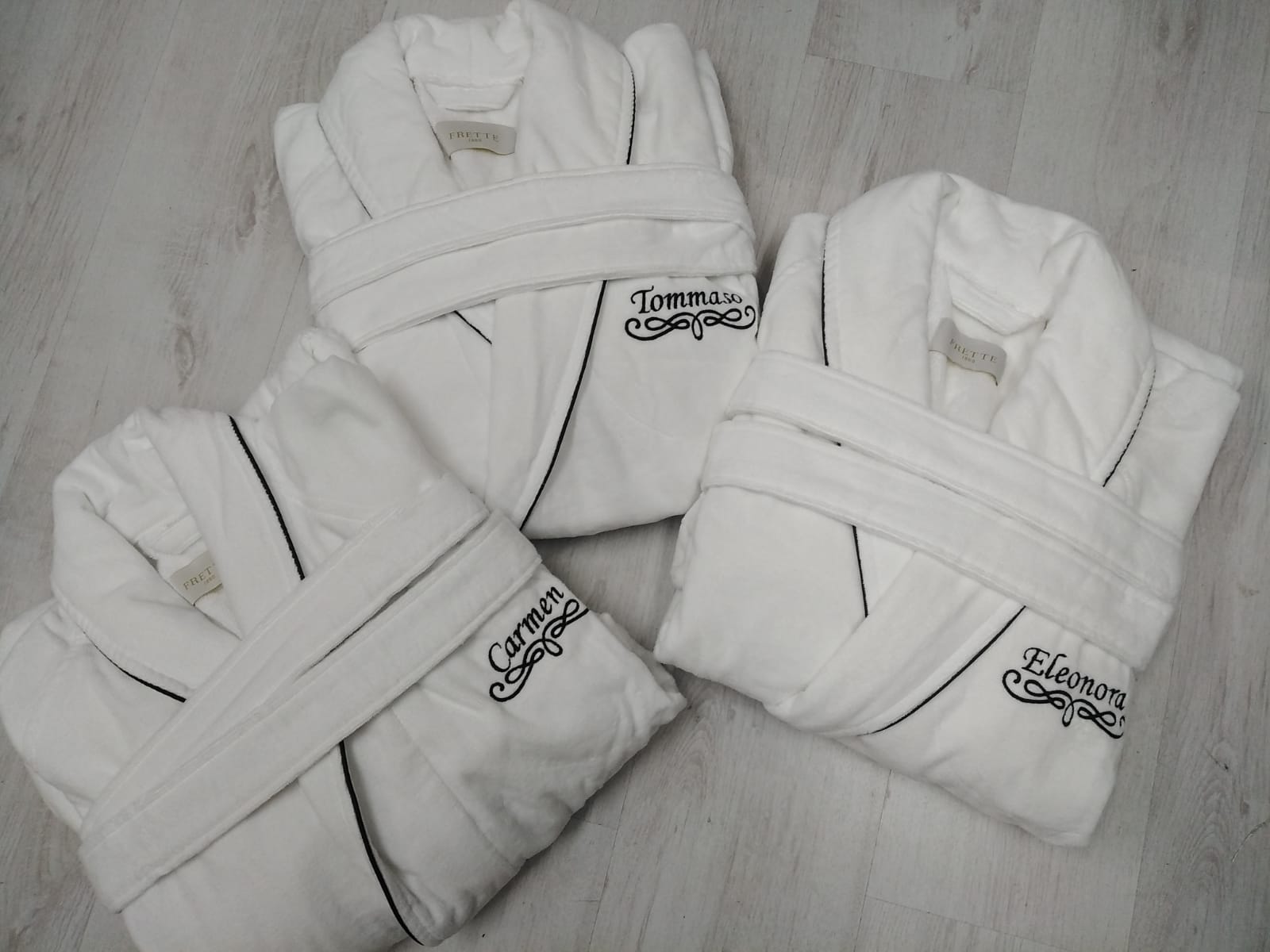 ricami su accappatoi