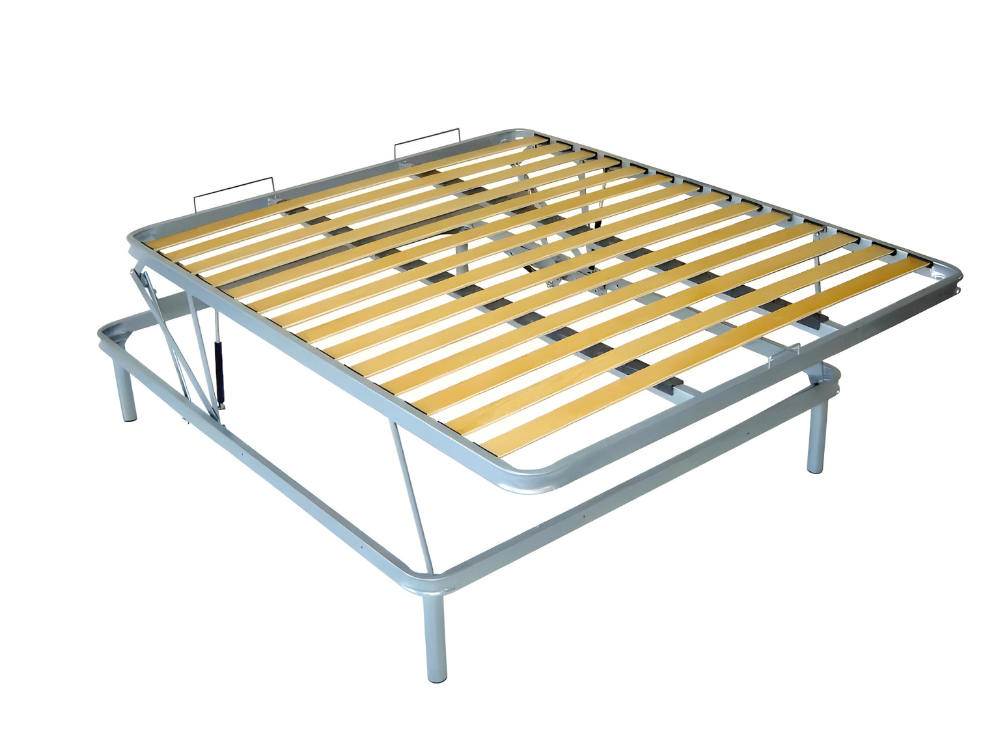 un letto con una rete in legno e un telaio in metallo su sfondo bianco .