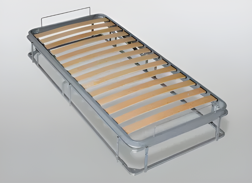 un letto con una rete in legno e un telaio in metallo .