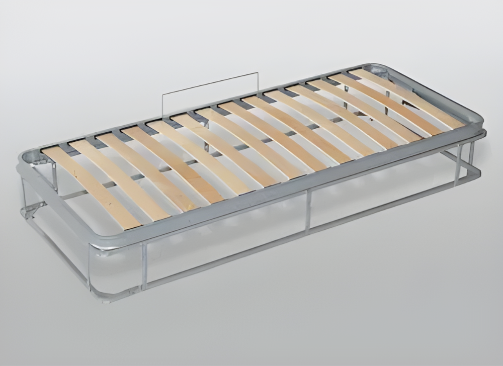un letto con una rete in legno e una struttura in metallo .