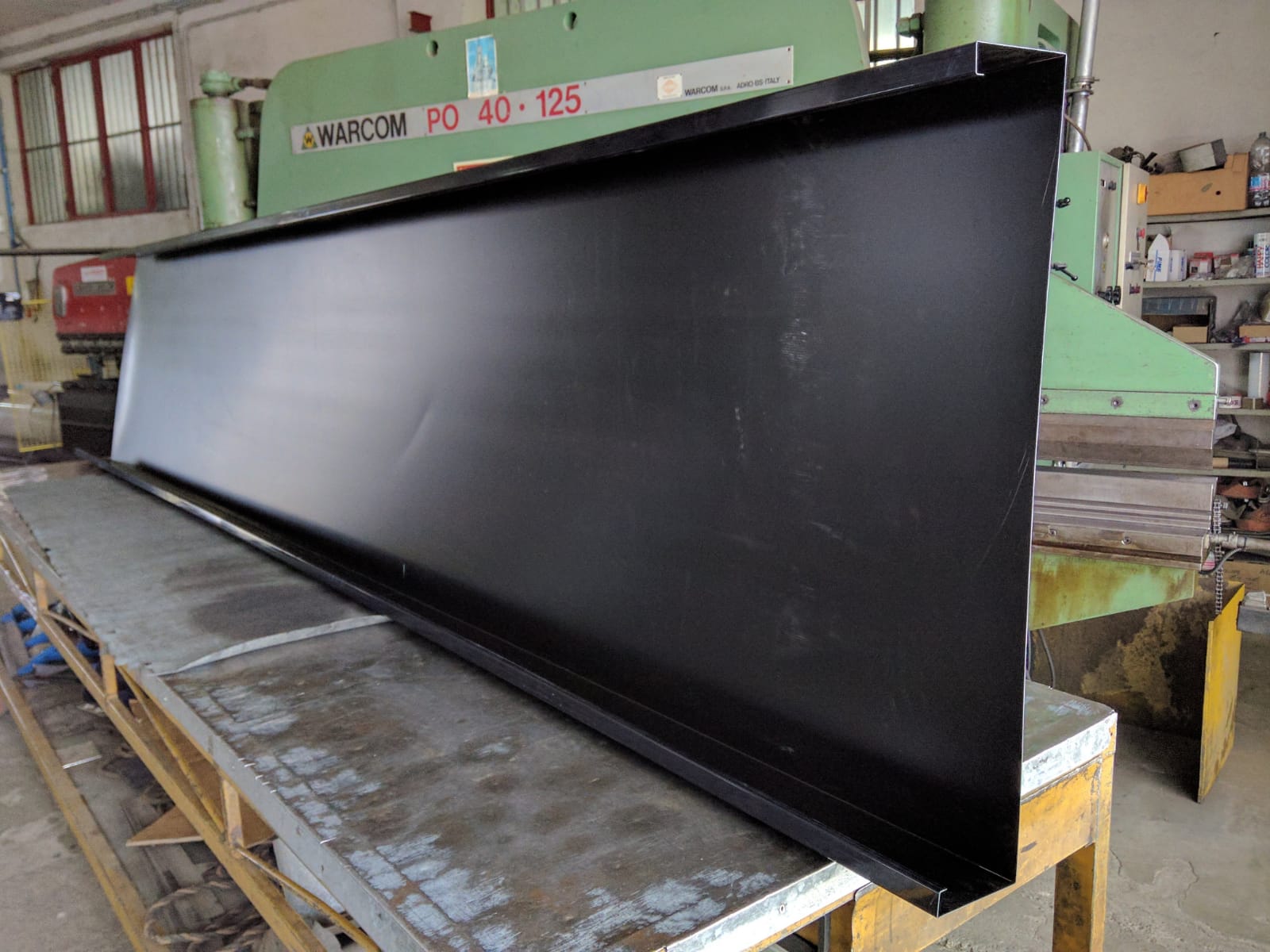 produzione mensole in metallo