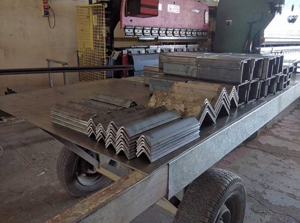 metallo piegato per lavori industriali