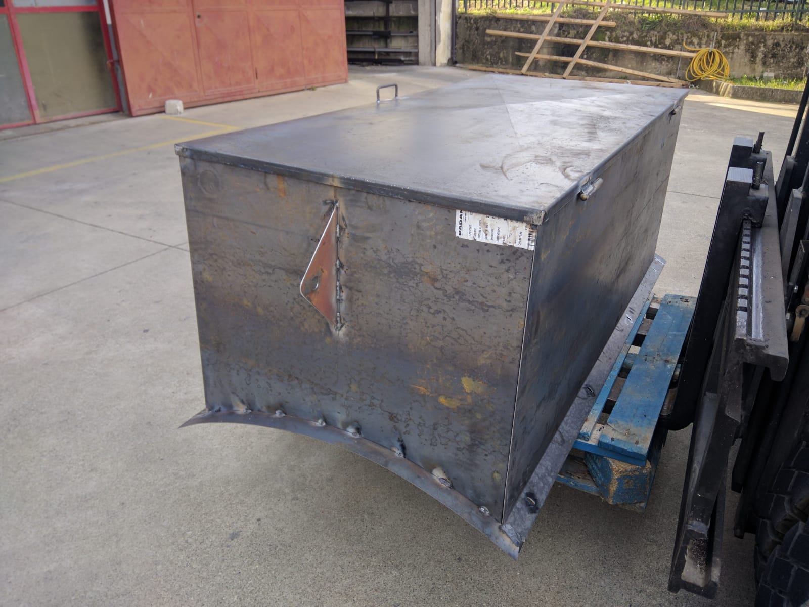 struttura in metallo per azienda