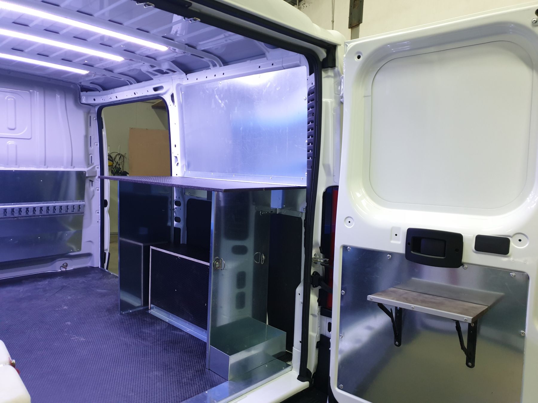 elementi in alluminio per veicolo commerciale