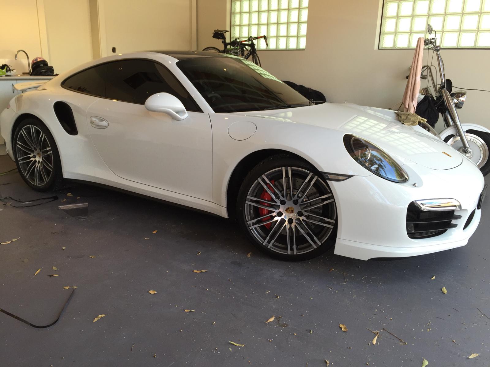 Car tint a white Porsche