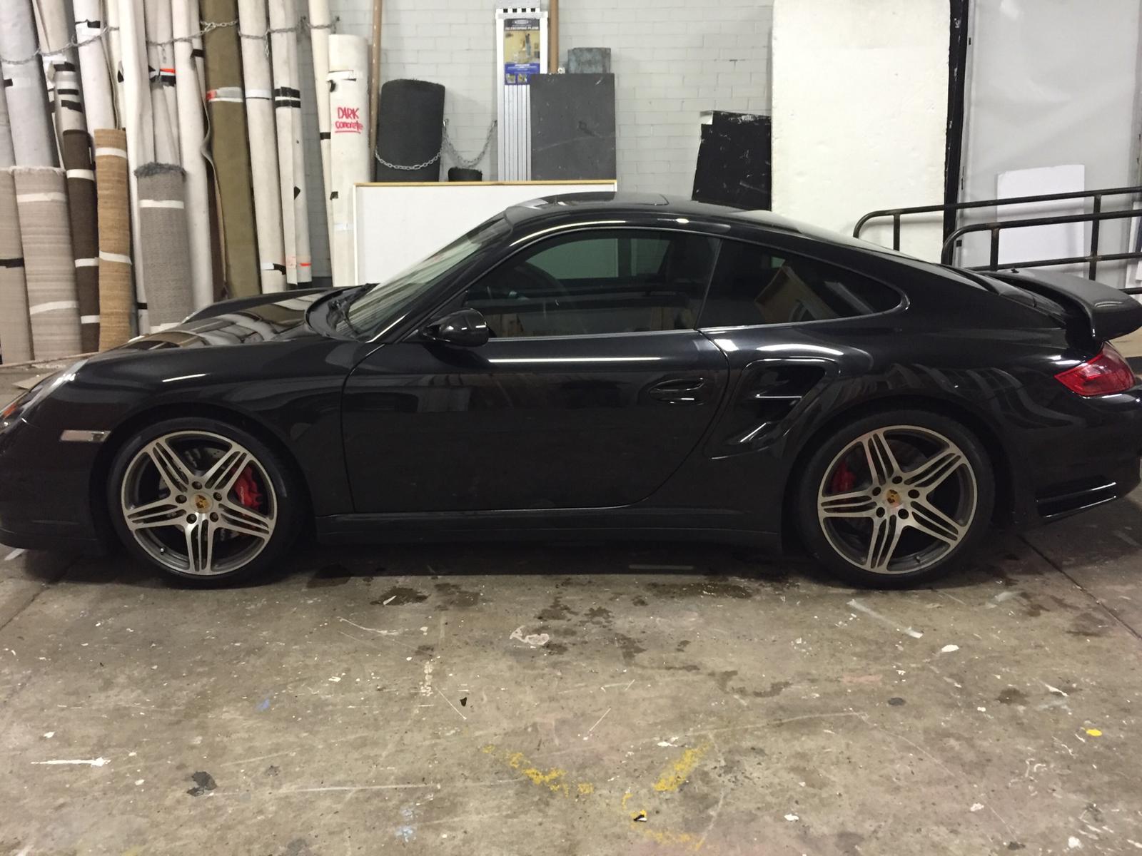 Car tint a black Porsche side view