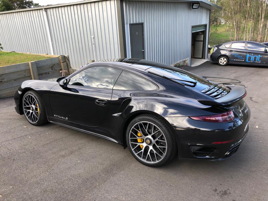 Car tint a black Porsche