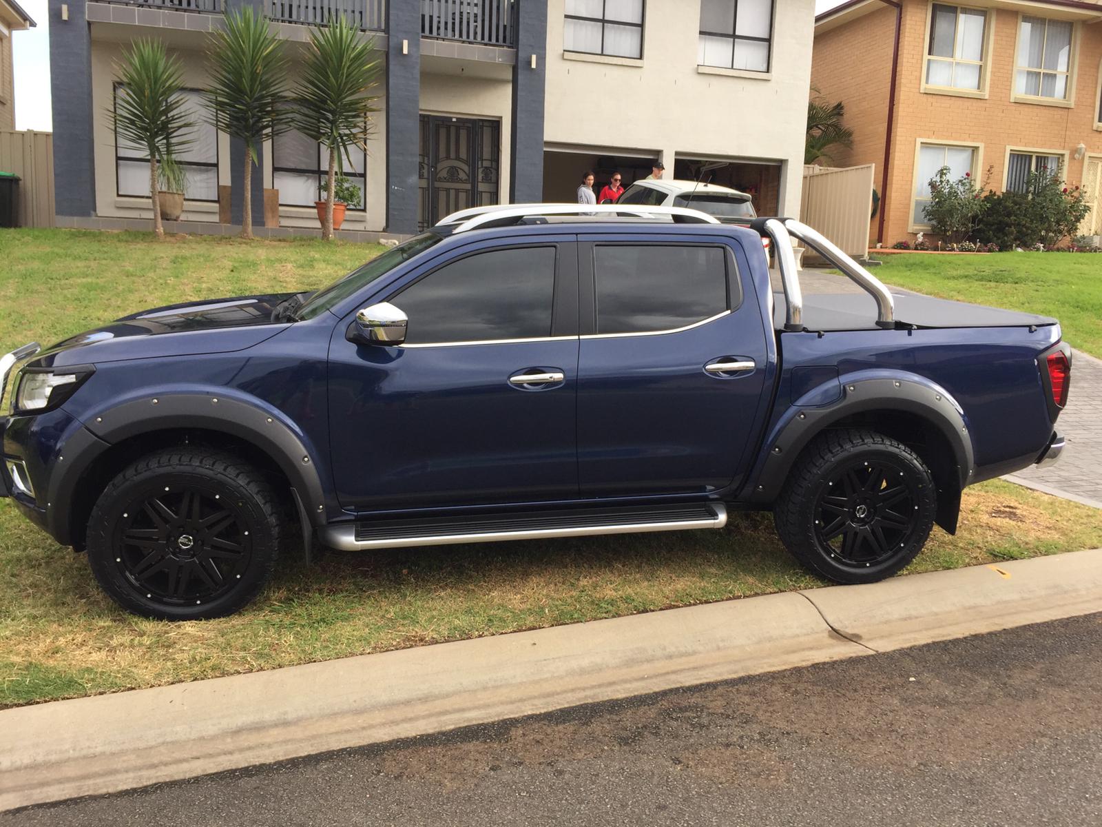 Car tint a blue 4wd side view