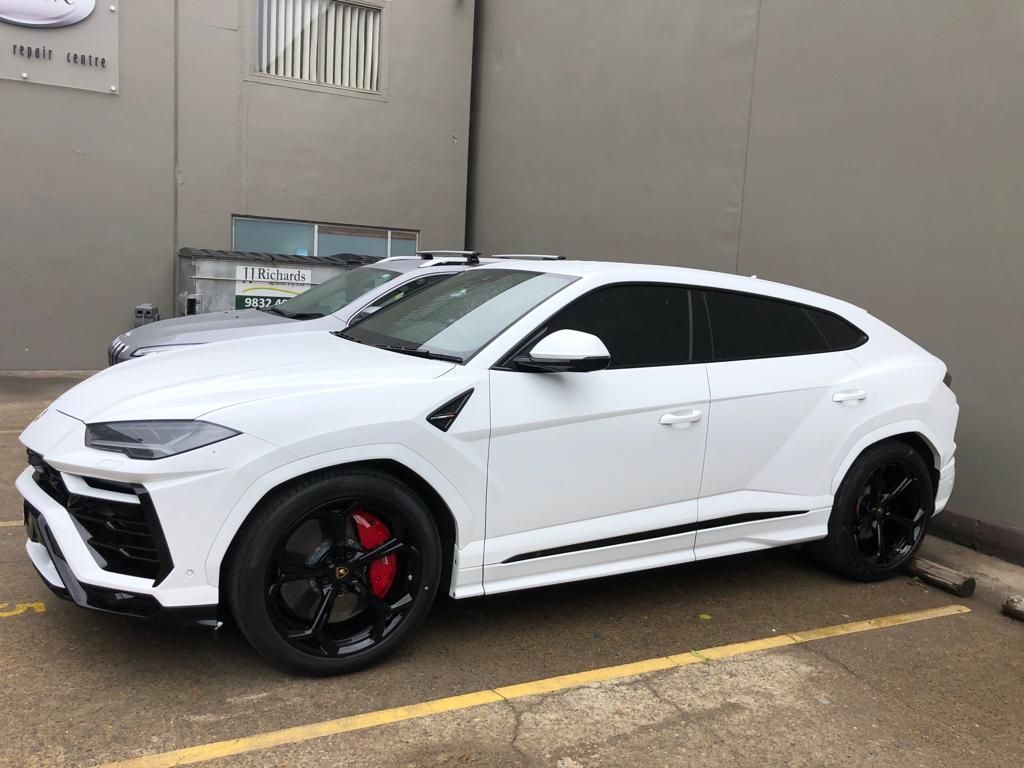 Sports-Luxury-Car-Ceramic=Window-Tinting