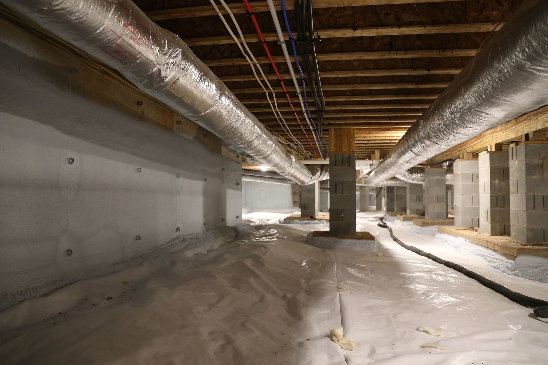 A very large room with a lot of pipes coming out of the ceiling.
