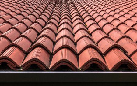 Instalación de tejados de tejas barato en Cáceres