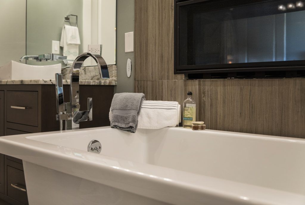 Banet home louisville master bath