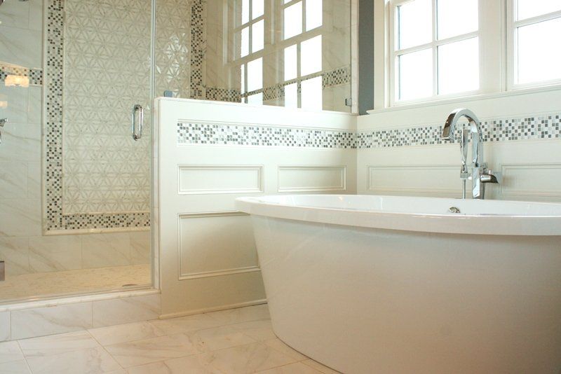wall tile details around bathtub