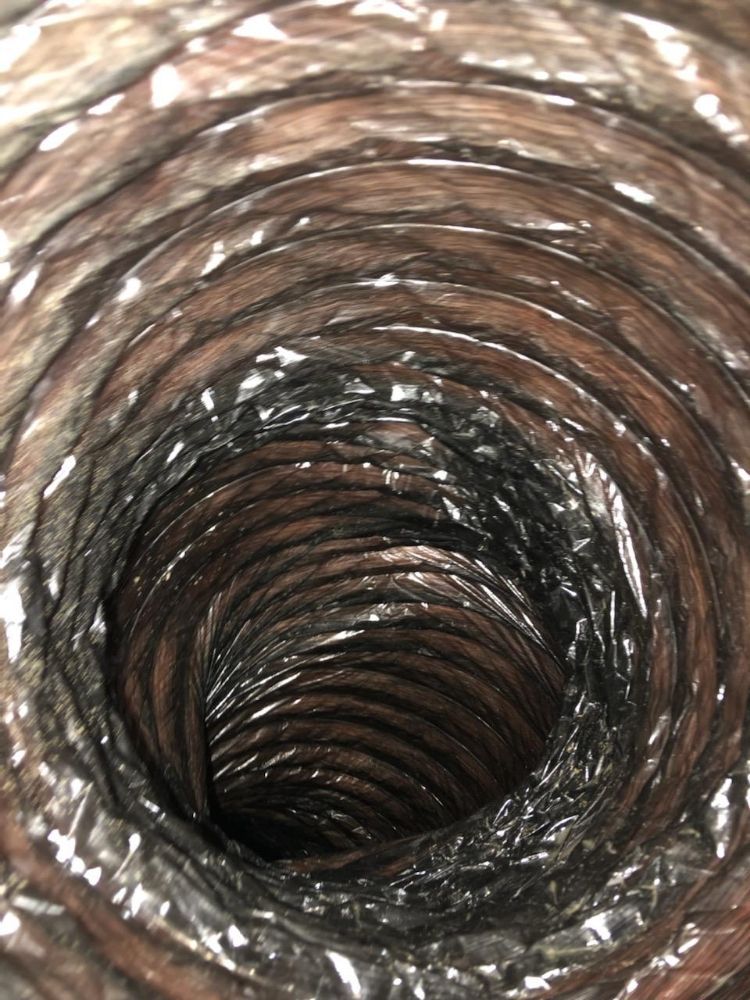 A close up of a duct with a hole in the middle.