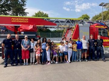 Feuerwehrbesuch Die Feriengruppe besuchte auch die Grevenbroicher Feuerwehr