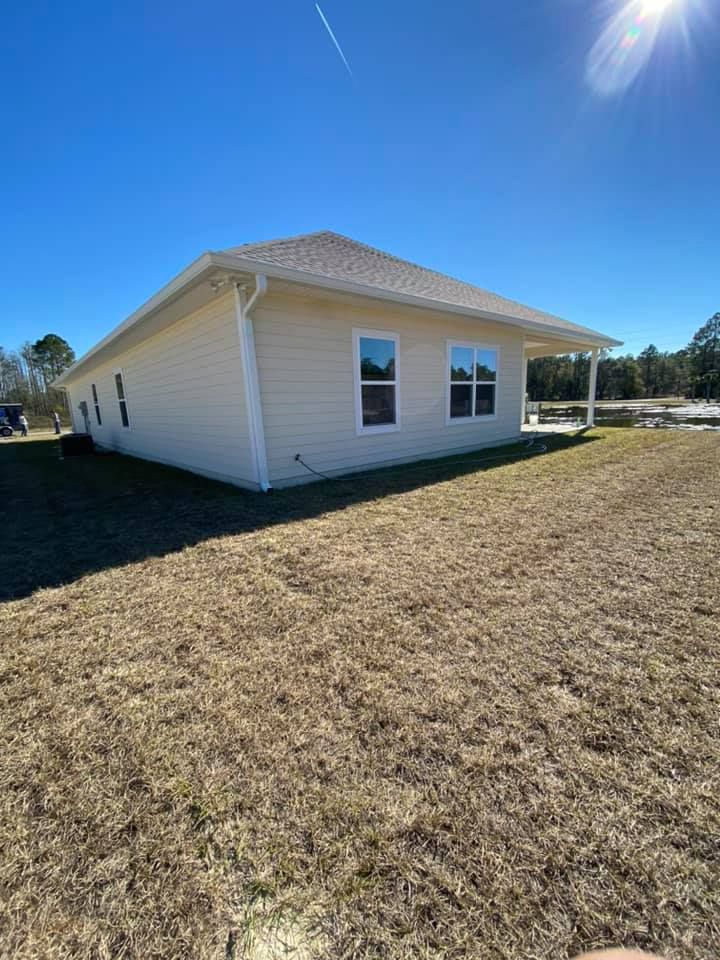White residential house — Brooker, FL — Streamline Seamless Gutters LLC