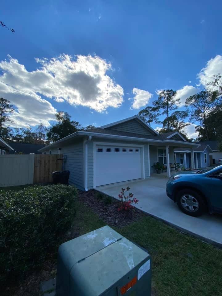 Residential house with driveway — Brooker, FL — Streamline Seamless Gutters LLC