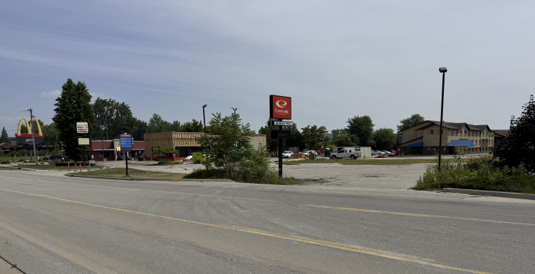 Auburn (NEQ of US-10 & Garfield Road)