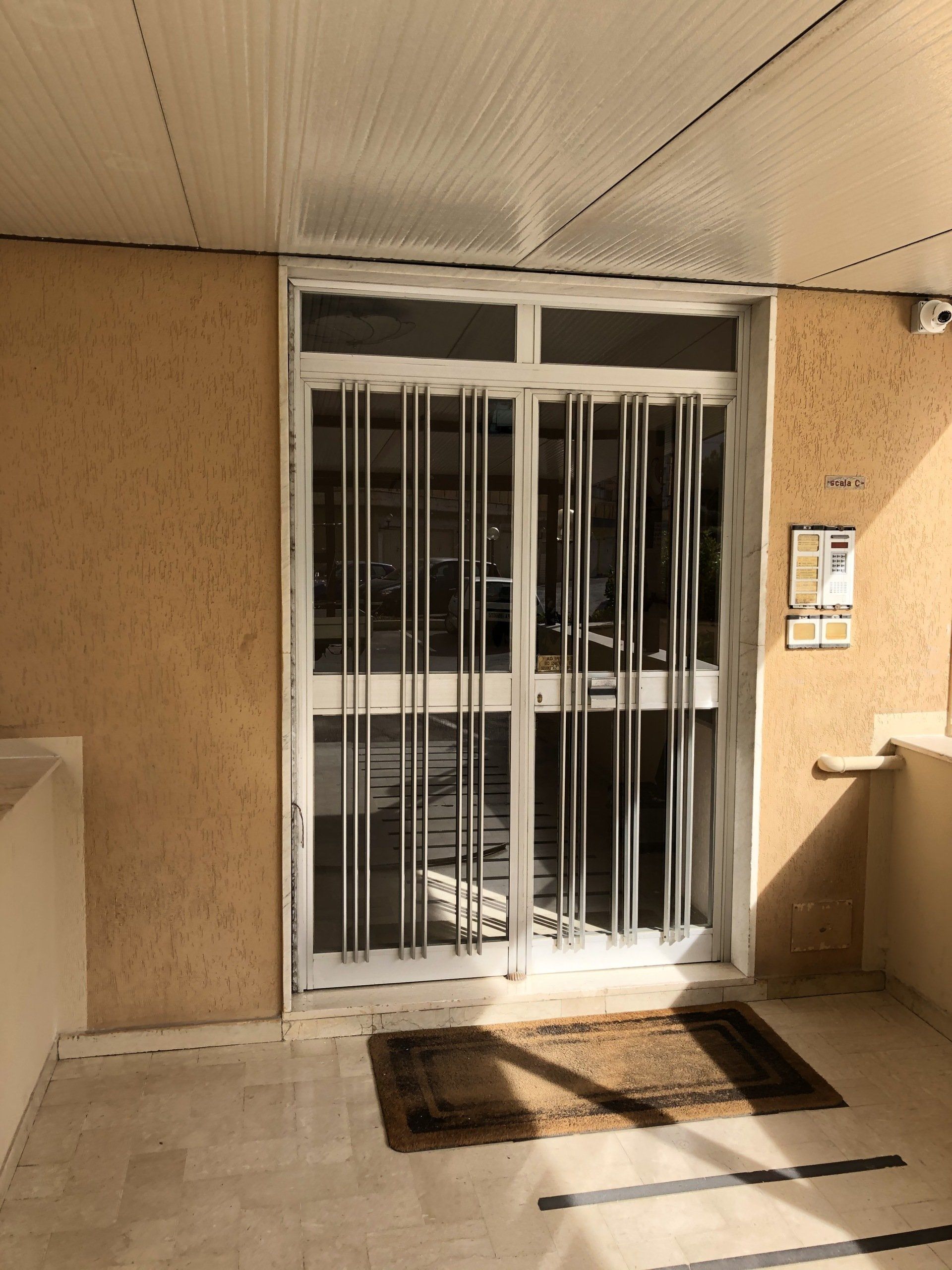 portone condominiale