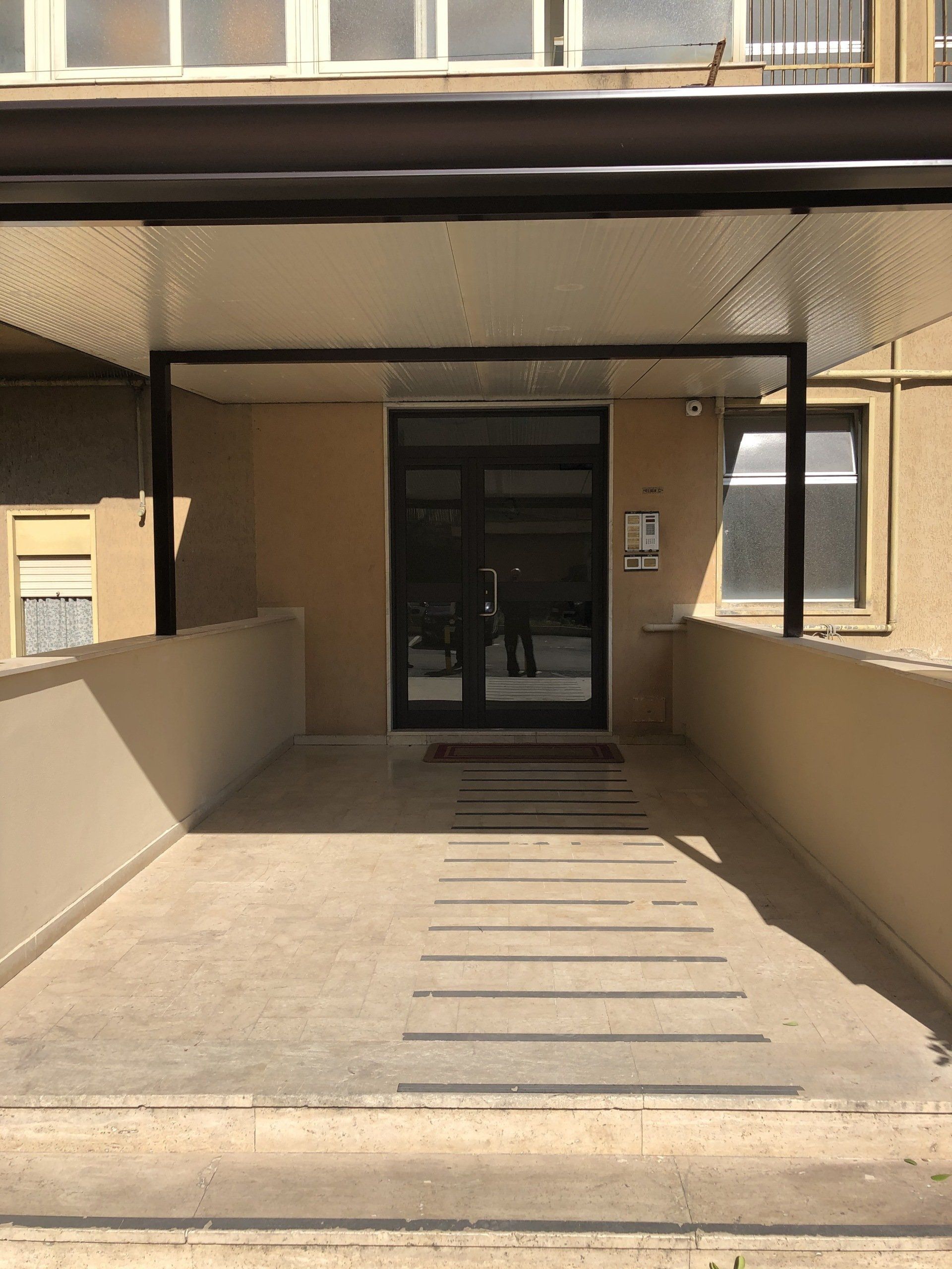 portone condominiale