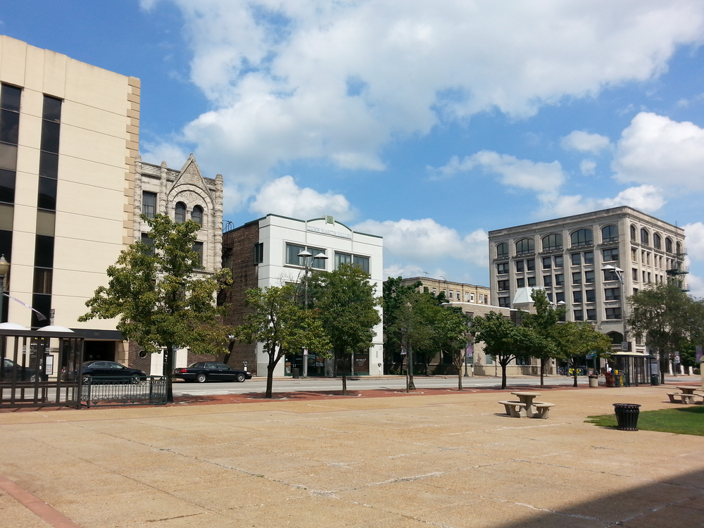A row of buildings with a picnic table in the middle of joliet