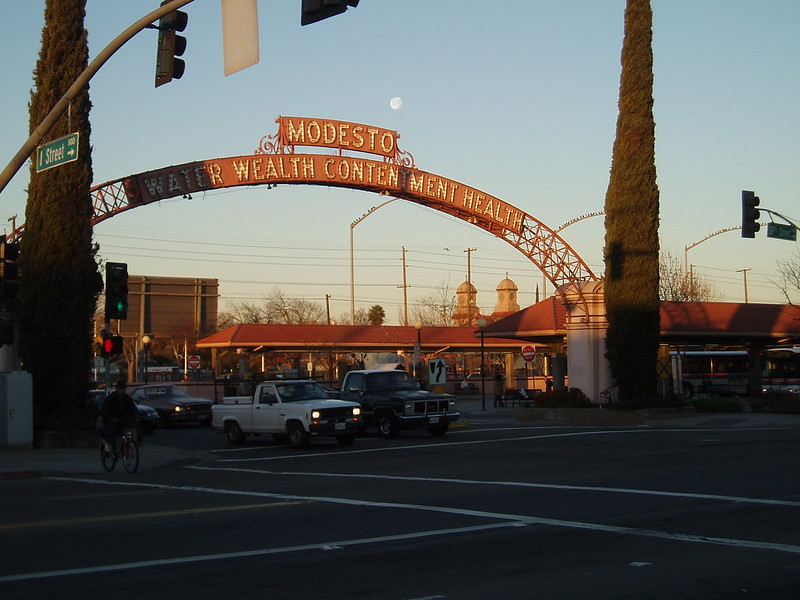 A busy intersection underneath the Modesto arch