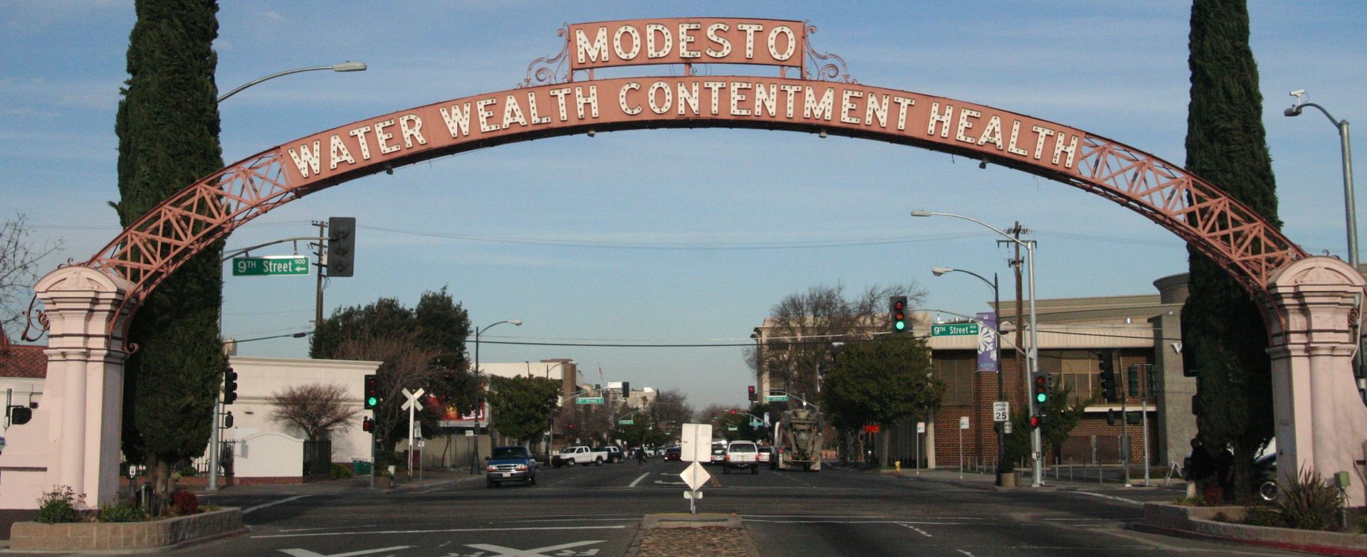 Modesto Arch