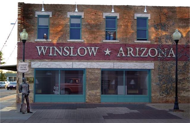 A brick building with the words winslow arizona on it
