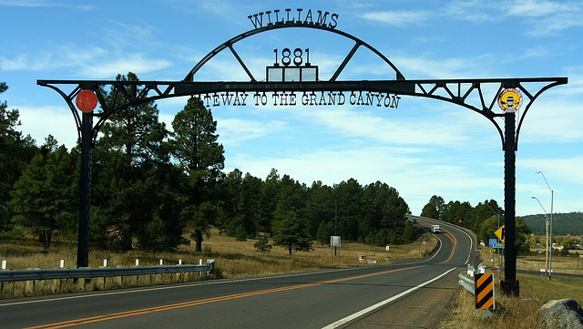 A road with a sign that says williams on it